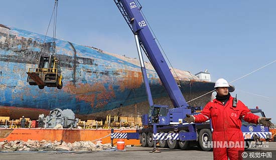 Coreia do Sul completa trasladação da balsa Sewol e agiliza buscas por restos mortais das vítimas