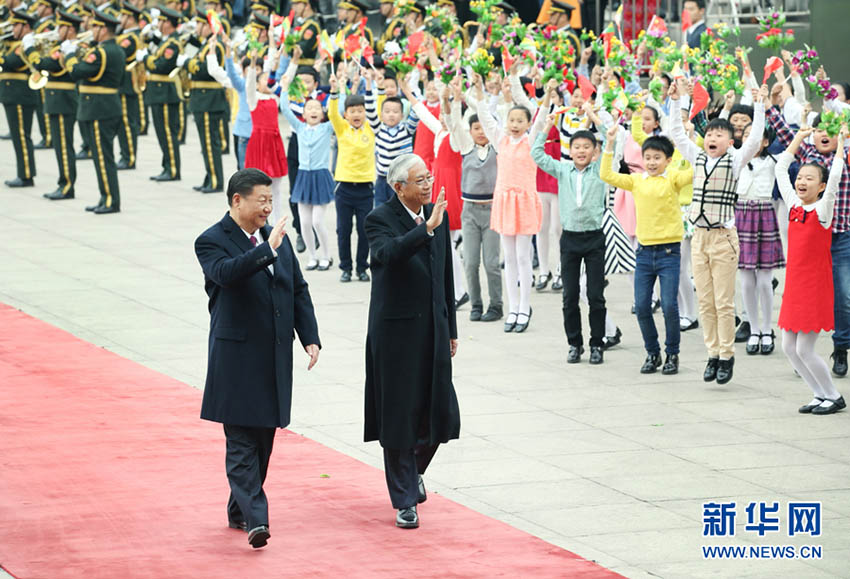 Xi Jinping se reúne com presidente birmanês