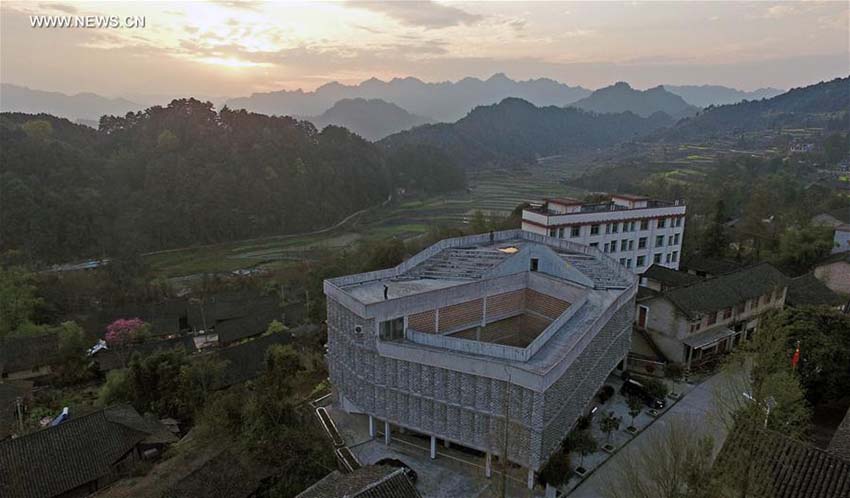 Edifício de hospital rural reconhecido com Prêmio de Arquiteto Emergente Internacional