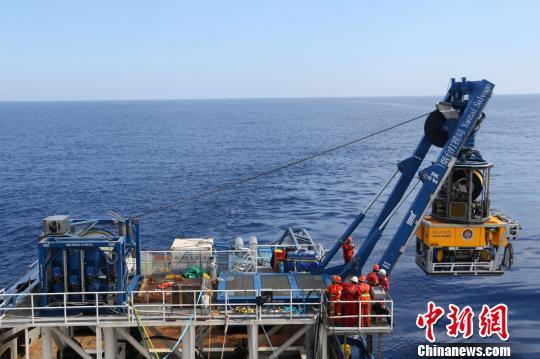 Submersível chinês testado com sucesso a 3000 metros de profundidade