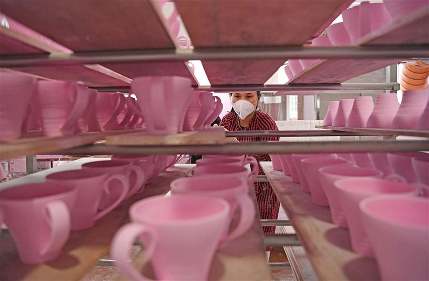 Produtos de porcelana de Jingdezhen exportados para 75 países e regiões