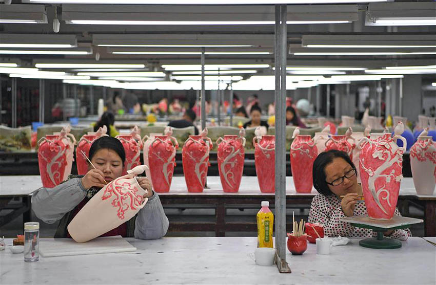 Produtos de porcelana de Jingdezhen exportados para 75 países e regiões