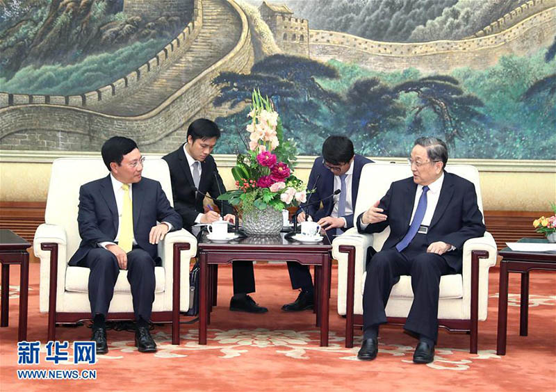 Mais alto conselheiro político chinês se reúne com vice-premiê vietnamita