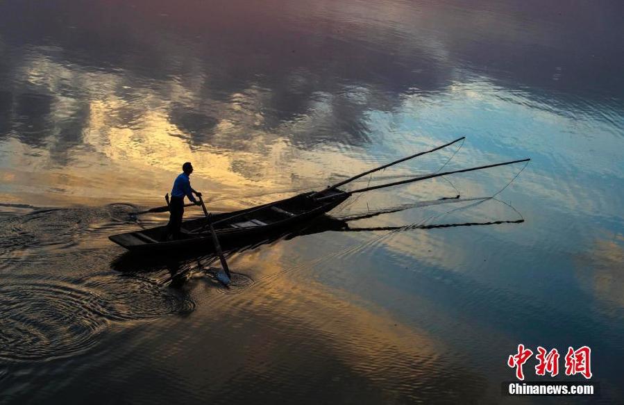 Galeria: Pôr-do-sol sobre as águas do Lago das Fadas em Jiangxi