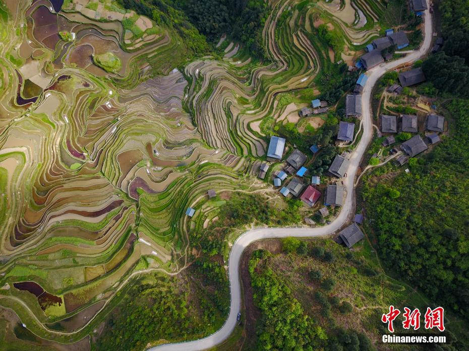 Vista aérea dos socalcos do Monte da Lua em Guizhou