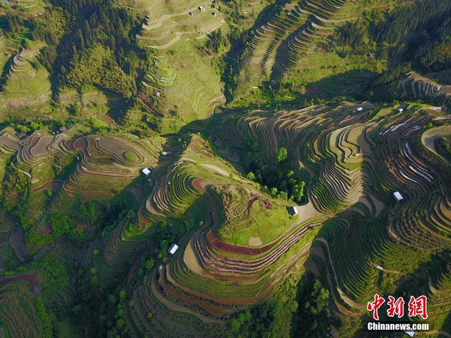 Vista aérea dos socalcos do Monte da Lua em Guizhou