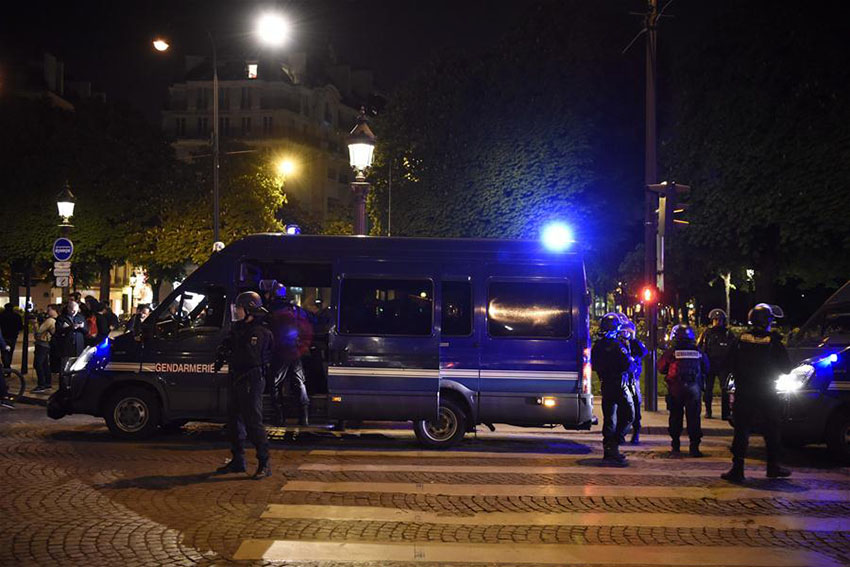 Tiroteio em Paris deixa um policial morto e dois feridos