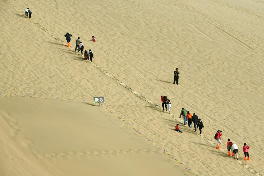 Iniciativa do Cinturão e Rota impulsiona turismo em Dunhuang