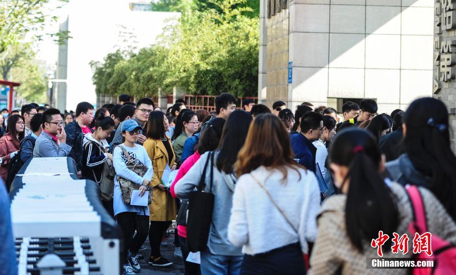 Concurso Nacional para a administração estatal teve lugar em 24 províncias na China