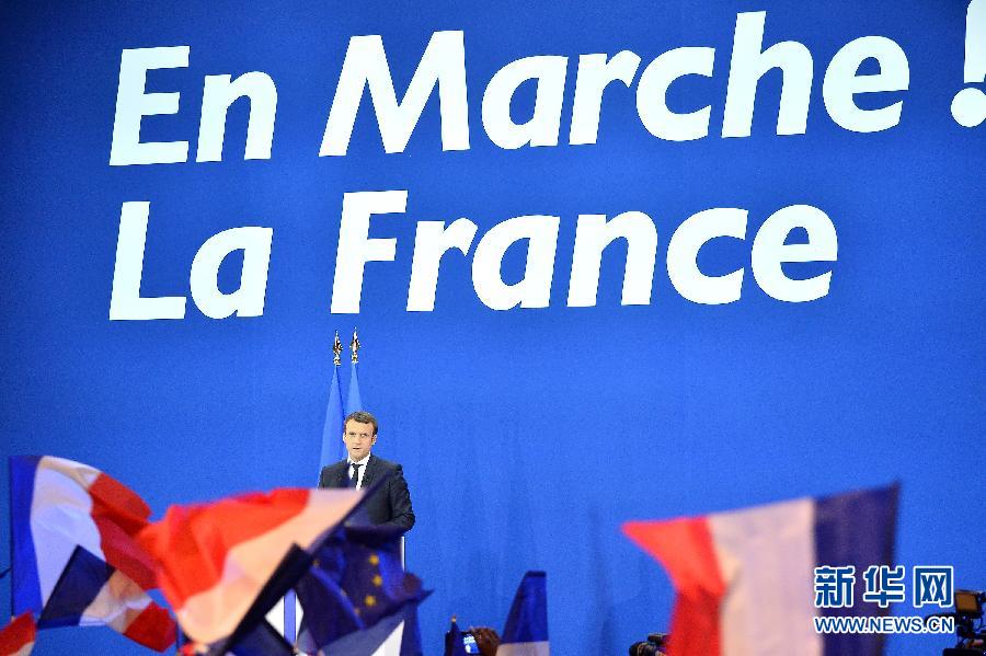 Macron e Le Pen lideram a primeira ronda das eleições presidenciais da França