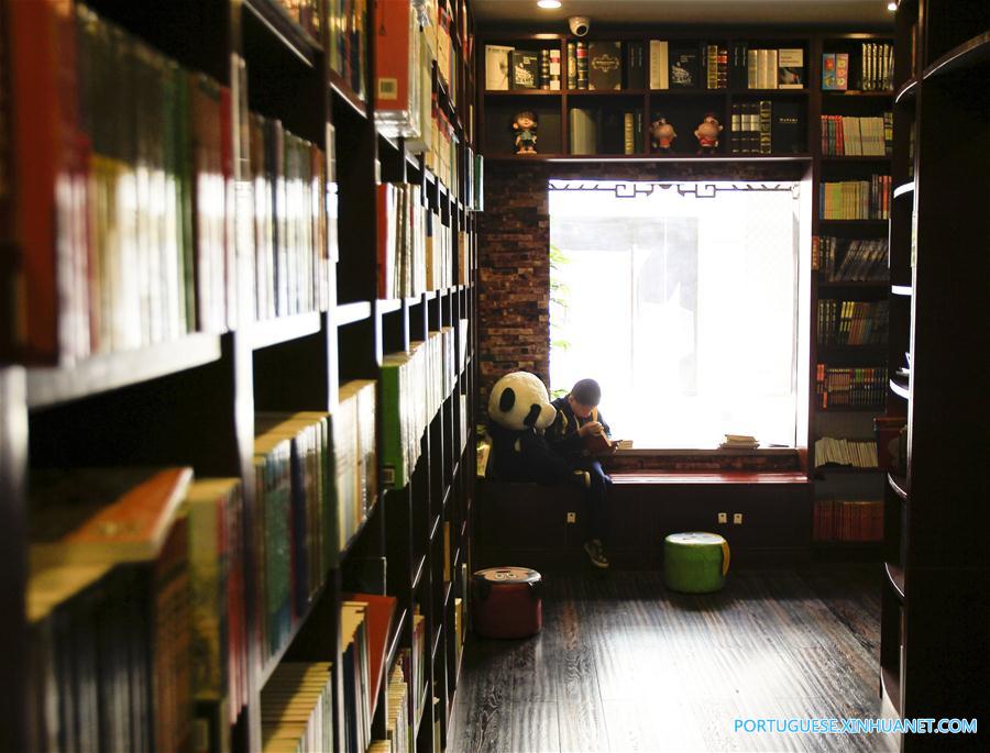 Chineses apreciam leitura no Dia Mundial do Livro
