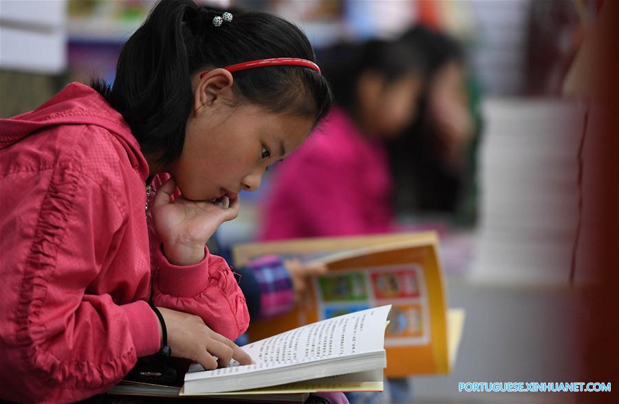 Chineses apreciam leitura no Dia Mundial do Livro