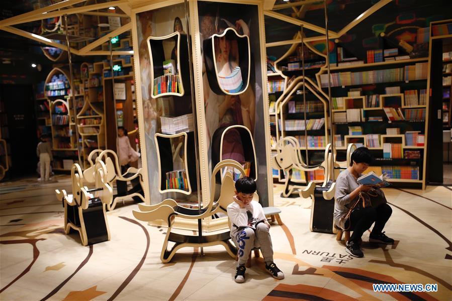 Livraria com decoração inovadora atrai crianças em Hangzhou