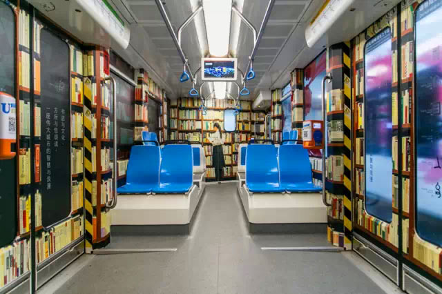 Elétrico-biblioteca percorre ruas de Guangzhou para estimular hábitos de leitura