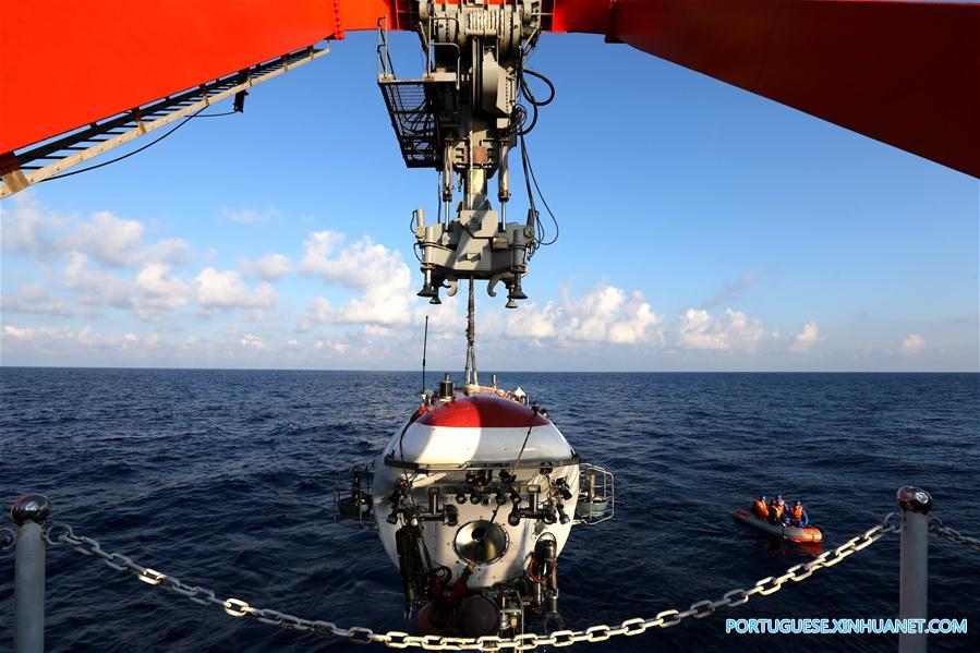 Cientistas chineses embarcam em missão às profundezas do Mar do Sul da China