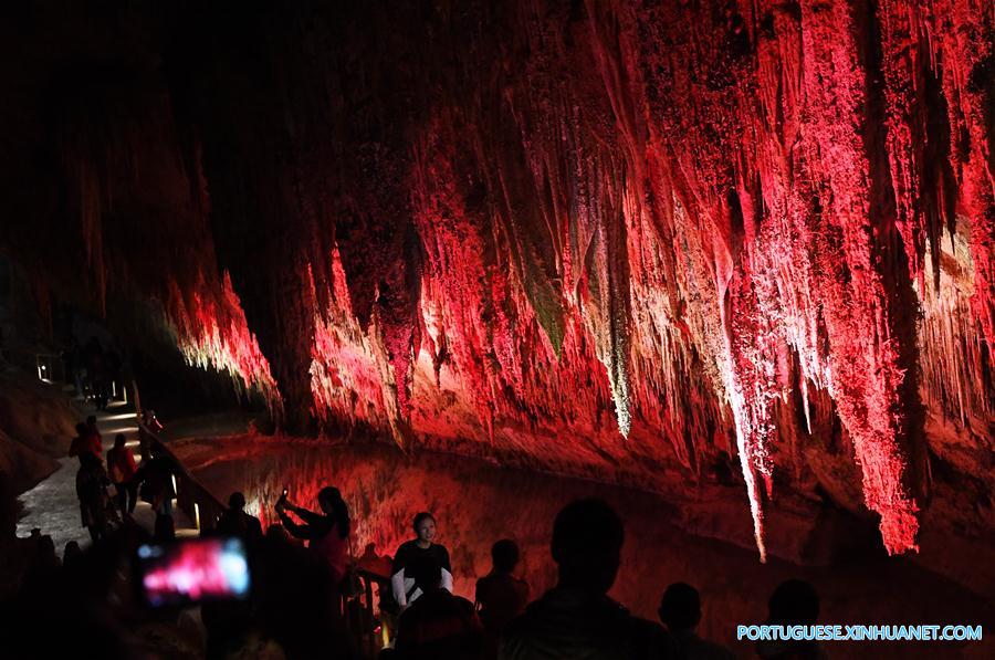Caracterizada por suas paisagens cársticas, Caverna Wulong Furong é reaberta em Chongqing