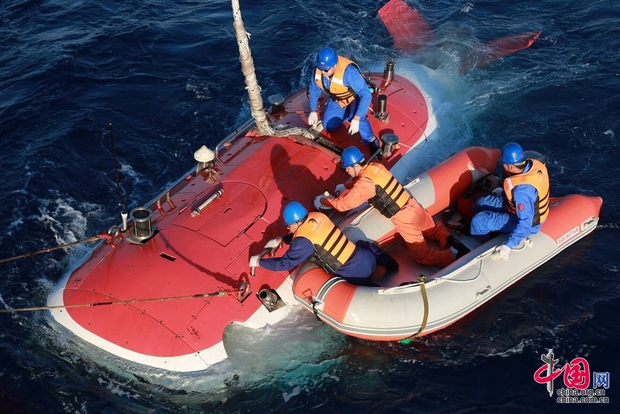 Submersível chinês Jiaolong completa segundo mergulho no Mar do Sul da China