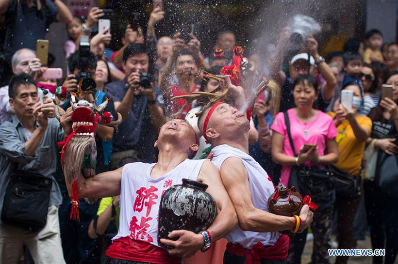 Festival do Dragão Embriagado é celebrado em Macau