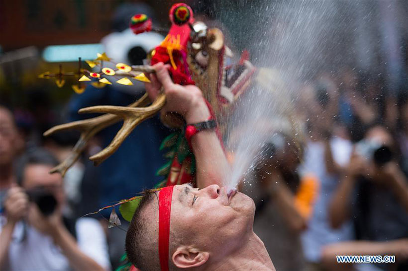 Festival do Dragão Embriagado é celebrado em Macau