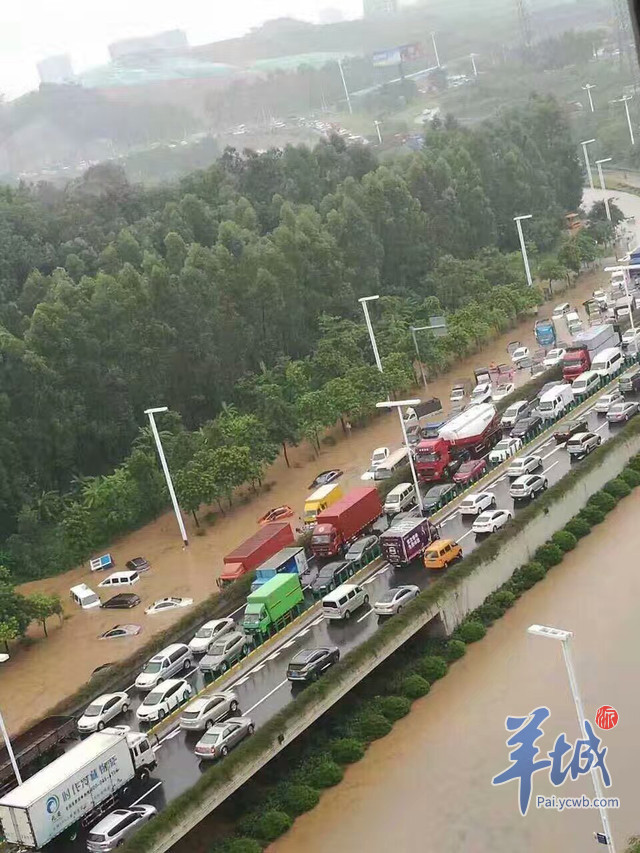 Tempestade atinge o norte de Guangzhou obrigando à relocação de 7 mil pessoas