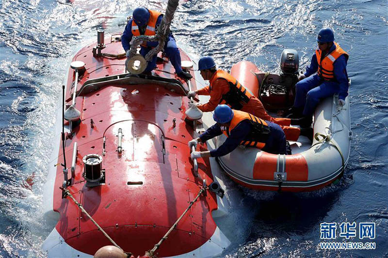 Submersível chinês Jiaolong descobre nódulos polimetálicos no Mar do Sul da China