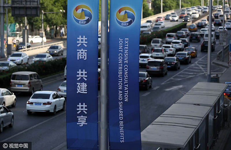 Capital chinesa decorada a rigor para o Fórum do Cinturão e Rota em Beijing