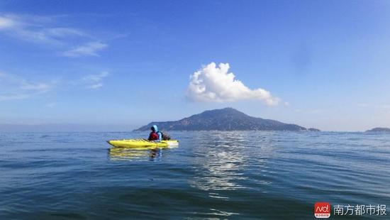 Cidadão de Zhuhai prepara viagem de canoa ao longo da costa chinesa