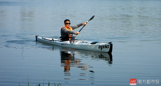 Cidadão de Zhuhai prepara viagem de canoa ao longo da costa chinesa