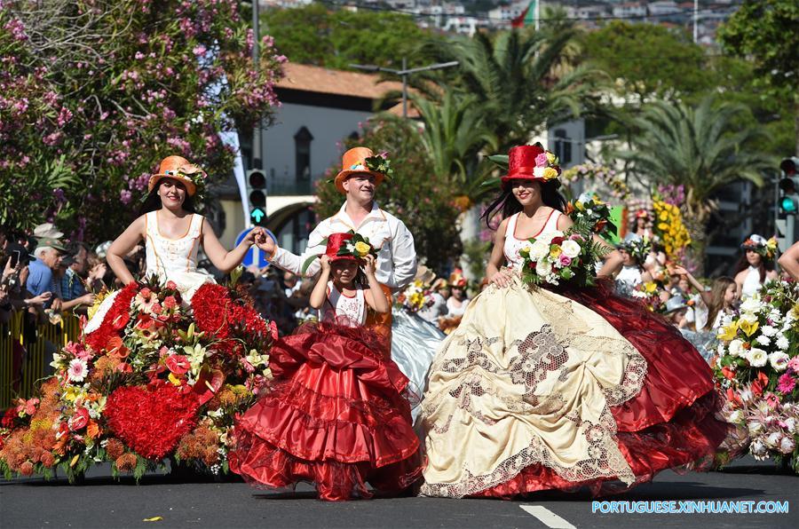 Desfile da Festa da Flor no Funchal na ilha da Madeira