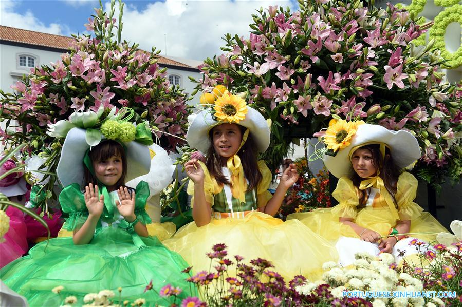 Desfile da Festa da Flor no Funchal na ilha da Madeira