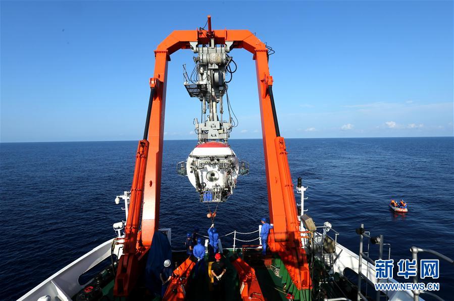 Submersível Jiaolong realiza último mergulho no Mar do Sul da China