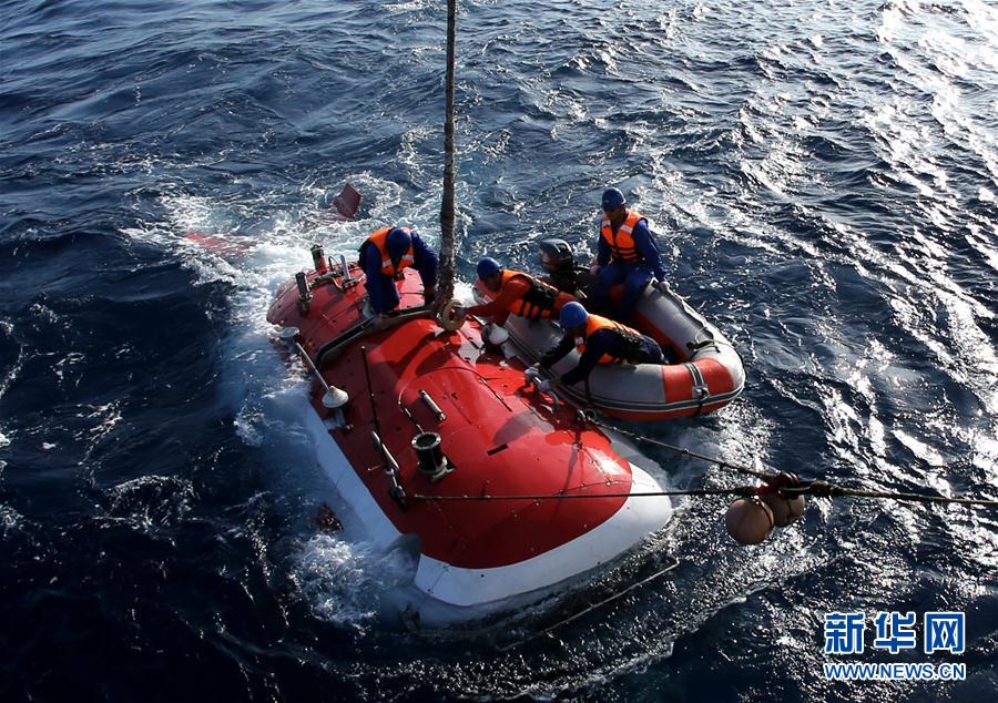 Submersível Jiaolong realiza último mergulho no Mar do Sul da China