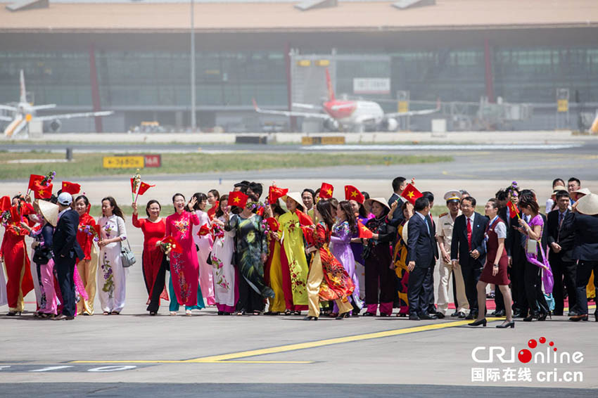 Presidente do Vietnã aterra em Beijing para participar no Fórum do Cinturão e Rota