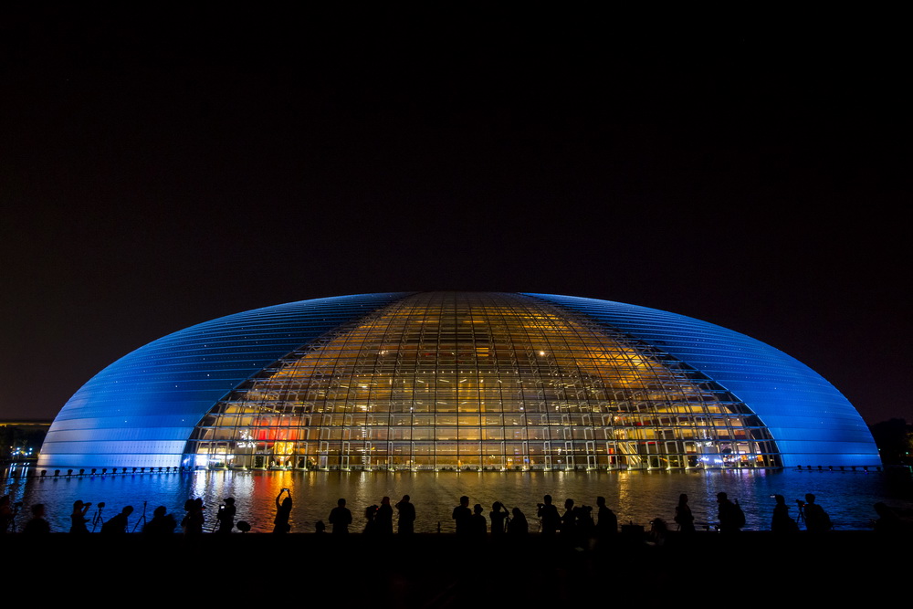 Beijing iluminada para receber o Fórum do Cinturão e Rota