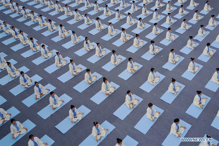 Concurso nacional de ioga realizado no sudoeste da China