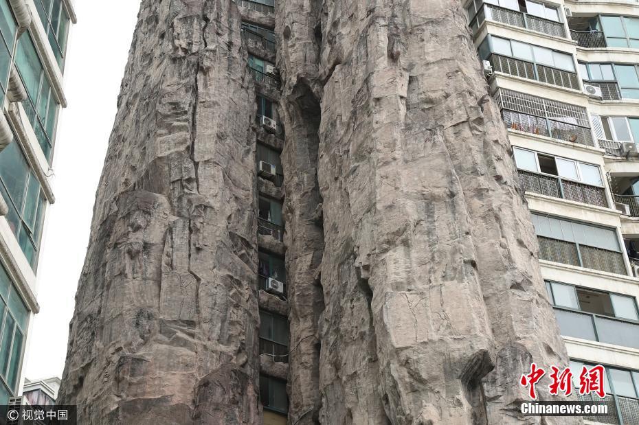 Insólito: Edifício residencial contruído em Shanghai com “montanha artificial” na fachada