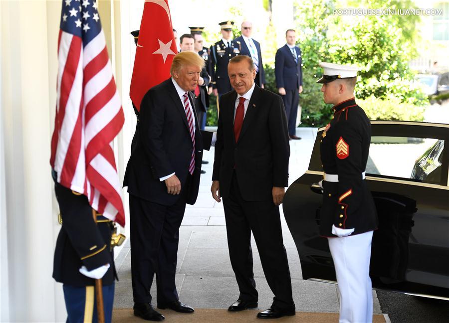 Destaque: Trump e Erdogan prometem reparar relacionamento entre EUA e Turquia em meio a diferenças existentes