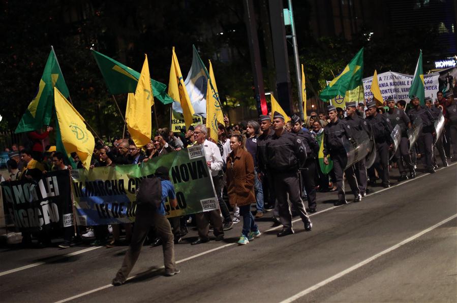 Protestos em São Paulo contra nova lei de imigração aprovada pelo Senado