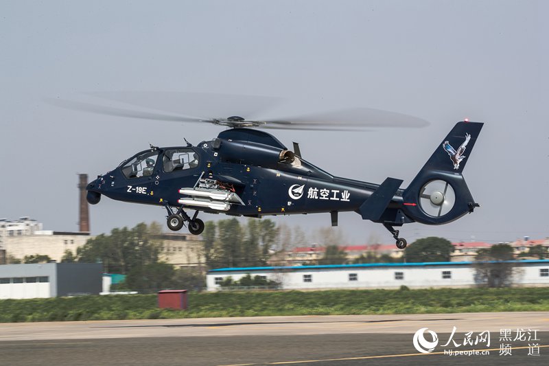 Helicóptero armado Z-19E faz voo inaugural na China