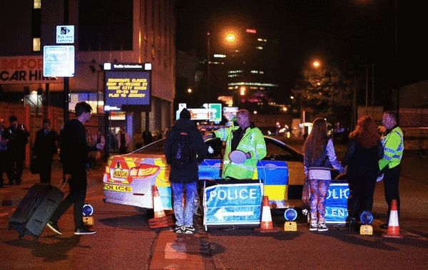 Polícia britânica confirma 19 mortes na explosão em Manchester
