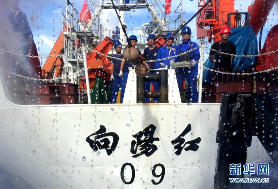 Submersível chinês “Jiaolong” atinge profundezas do oceano