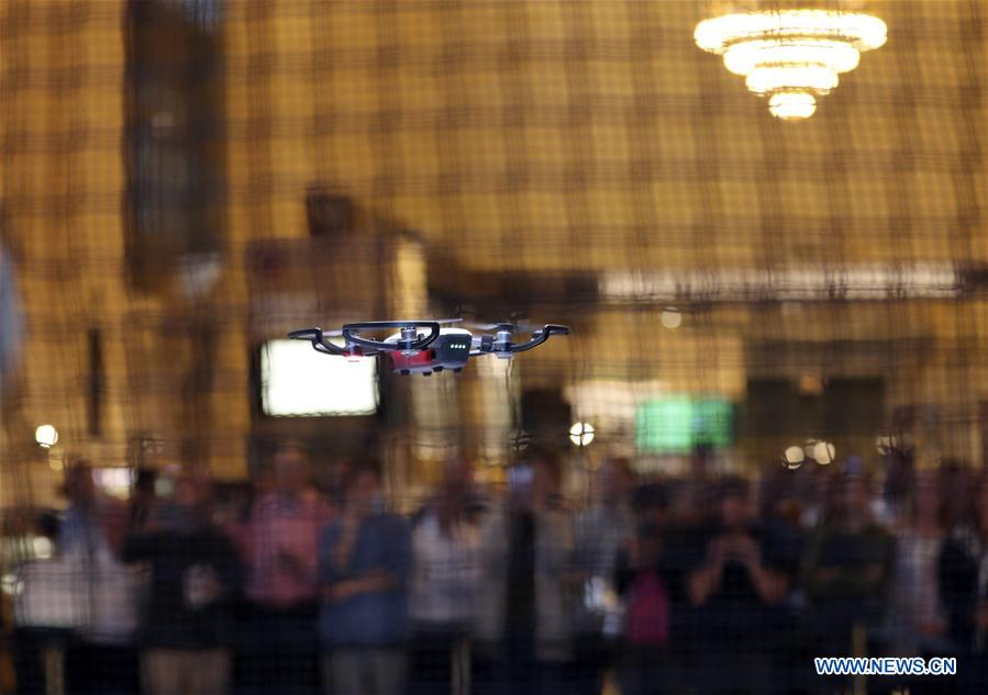 DJI anuncia primeiro drone do tamanho da mão em Nova Iorque