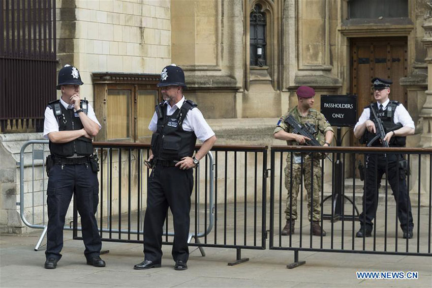 Reino Unido eleva estado de alerta contra ameaças terroristas para o nível máximo