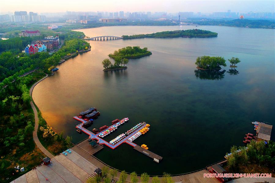 Paisagem do Parque Lago do Sul em Hebei no norte da China