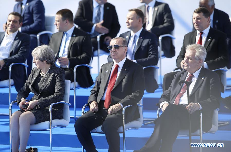 Líderes mundiais reunidos na nova sede da OTAN