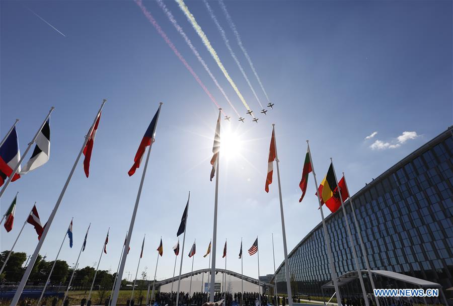 Líderes mundiais reunidos na nova sede da OTAN