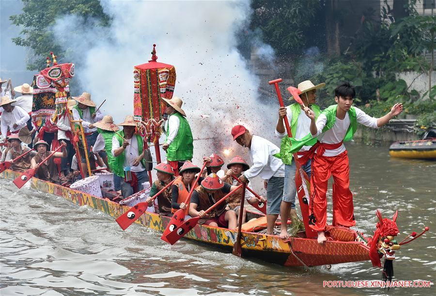 Corridas de barco saúdam chegada do Festival do Barco-Dragão em Guangzhou