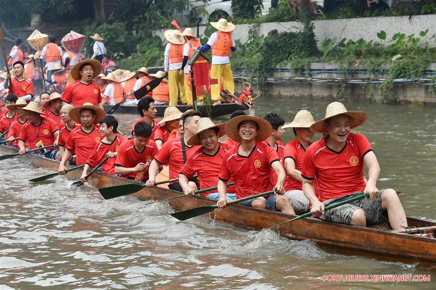 Corridas de barco saúdam chegada do Festival do Barco-Dragão em Guangzhou