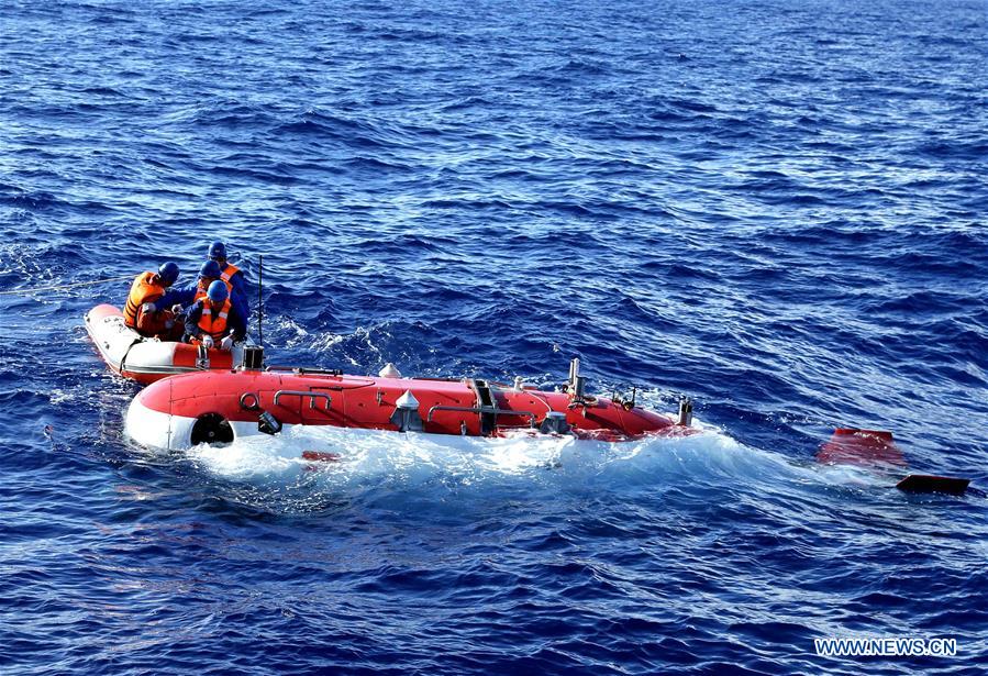 Submersível Jiaolong mergulha até 6,699 metros na Fossa das Marianas