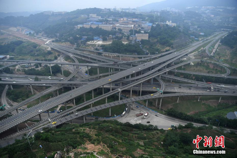 Chongqing conclui viaduto urbano mais “alucinante” da cidade